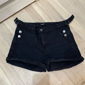 Black denim shorts 🩳